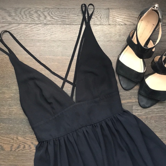 Dresses & Skirts - Party Dress 🖤 Cross Back